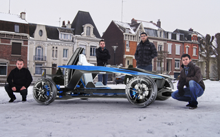Illustration for article titled Fans Design Their Own Gran Turismo 5 Car. So, Yeah, It Can "Transform".